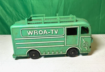 Camión de colección Renwal WROA-TV de juguete de plástico verde de los años 50 transmisión de TV 10 1/4" Foto 1 de 4