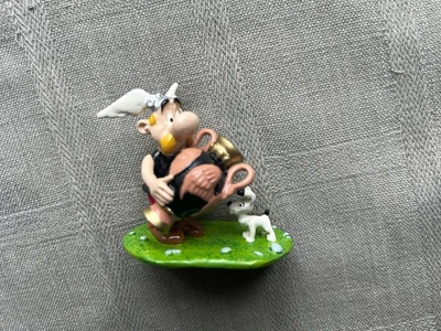PIXI UDERZO ASTÉRIX PORTANT LE VASE DE LA DISCORDE 1000 EX 2004 EN ÉTAT PARFAIT - Image 1 of 4