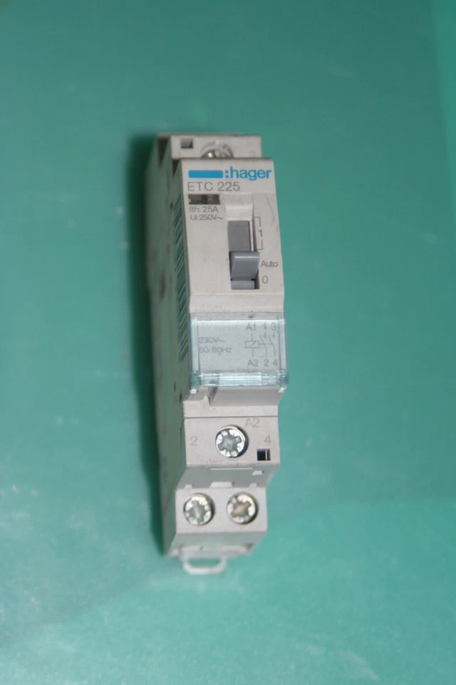 HAGER  CONTACTEUR  JOUR ET NUIT 25A ETC225 - Photo 1/1
