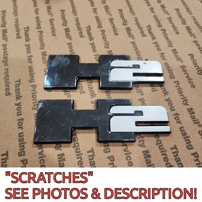 Par de emblemas de puerta Hummer H2 2003-2009 x2 (arañazos, ver fotos 📸) usado GM OEM  Foto 1 de 4