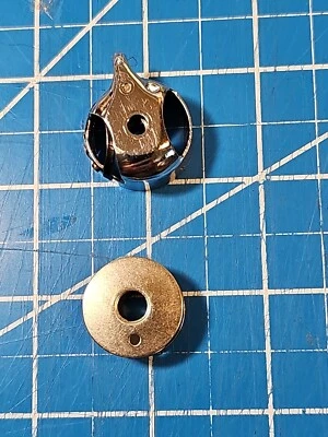 Чехол-боббин для Bernina 6030 и бобина ~ запчасти для швейных машин от оригинального производителя бывшие в употреблении - Изображение 1 из 4