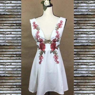 AS U WISH мини-платье белый цветочный вечеринки вышитый подходит к Расклешенный Jrs размер M новый! - Изображение 1 из 4