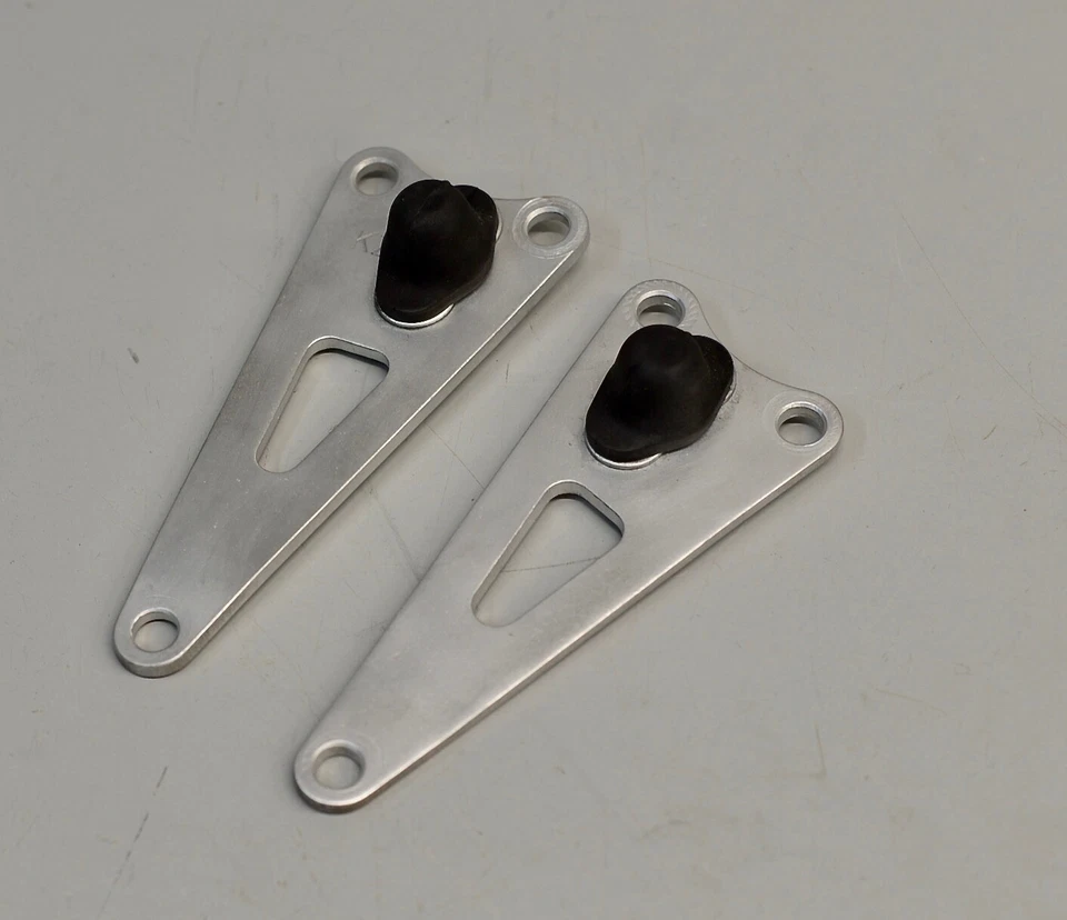 Honda CR125R 1989 OEM MOTOR MONTAJE SOPORTES DE RETENCIÓN PAR Foto 1 de 1