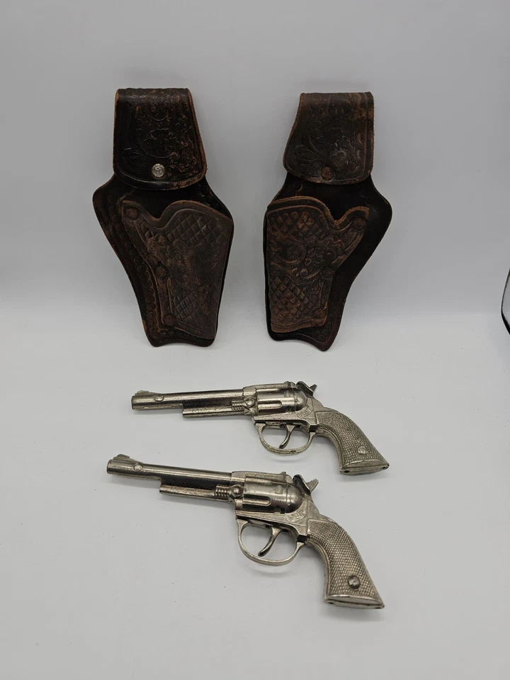Par de pistolas Hubley 6" de colección combinadas con tapa de juguete y fundas de cuero occidental  Foto 1 de 4