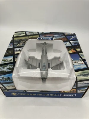 Franklin Mint B11E072 MIG15 NORTH KOREAN AIR FORCE model plane - Image 1 of 4