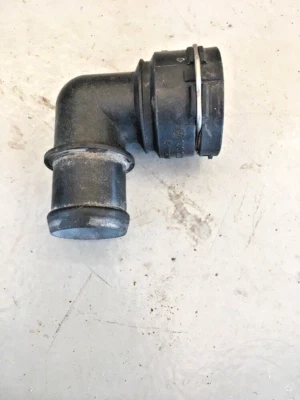 Conector de brida de manguera de refrigerante Volkswagen Beetle/Golf 2004-2006 1J0122291G Foto 1 de 4