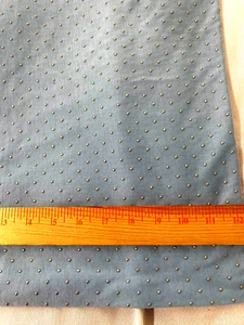 Tessuto maglia cotone/poliestere azzurro con punti argento rialzati 40" x 64" - Foto 1 di 1