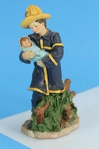 Statuina bambino salva pompiere. 6,25". - Foto 1 di 8