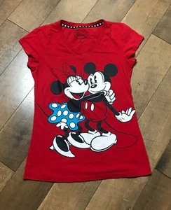 DISNEY MINNIE HUGGING MICKEY MOUSE JRS SLEEP TSHIRT RED SIZE MEDIUM - PREOWNED - Picture 1 of 3
