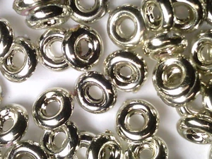 Vtg 100 SILVER METALIZED PLASTIC RING BEADS 8mm #112818u - Picture 1 of 3