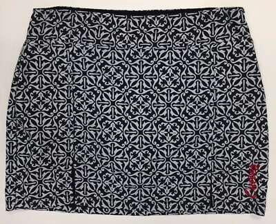 Pantalón Corto Tenis Curves Blanco y Negro Motivo Medallón Damas Talla 8 100% Nylon China Foto 1 de 4