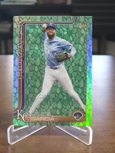 2025 Topps Series 1 - Maikel Garcia #135 Holiday - Picture 1 of 2