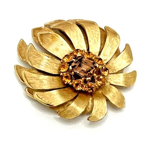 Vintage Flower Brooch Large Amber Rhinestone Center in Gold Tone Pin 2 1/2" - Picture 1 of 11
