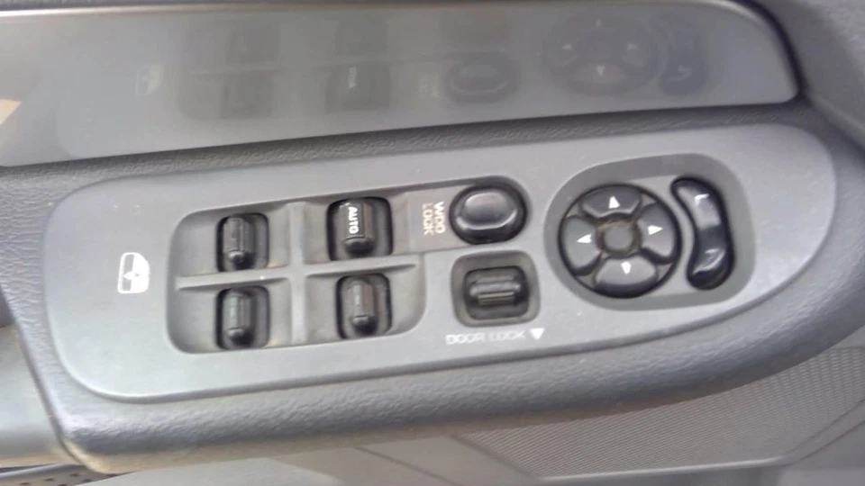 Interruptor de puerta delantera del conductor cabina cuádruple para camioneta Dodge 3500 03-10 2223908 Foto 1 de 4