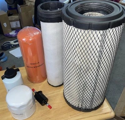 KIT FILTRO PARA FUNDA SR200 SR220 SR250 SV250 SV300 TR270 TR320 TV380 MINICARGADORAS Foto 1 de 4