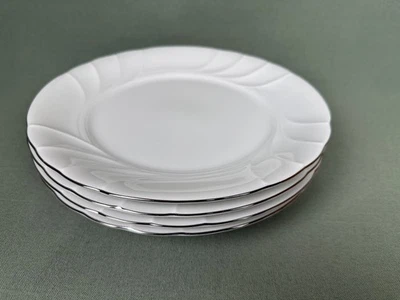ЧЕТЫРЕ обеденные тарелки Mikasa ОБРУЧАЛЬНОЕ КОЛЬЦО ПЛАТИНОВОЕ L9706 выглядят неиспользованными 10 5/8 дюйма - Изображение 1 из 4