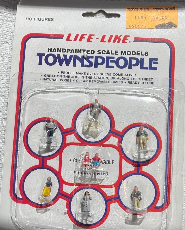 HO Scale Life like Townspeople set - Image 1 of 1
