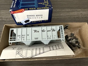 Roundhouse HO Kit #3233 2-Bay Covered Hopper - D&RGW/Rio Grande #18000 NIB - Picture 1 of 5