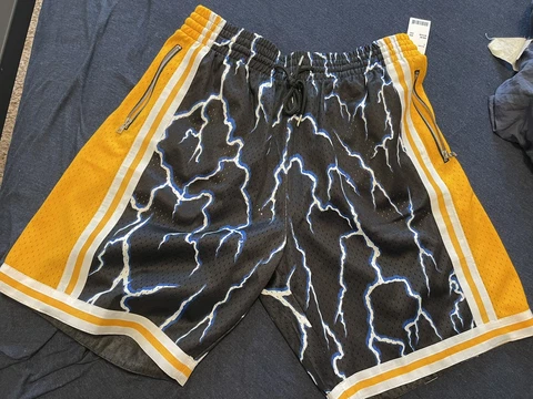 New Mitchell & Ness LA Lakers 1984-85 Lightning Shorts Hardwood Classics Size L Cover