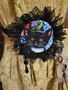 FÜR KATZENLIEBHABER gesteppter Jabot, Halskette, Gürtel mit antiker Spitze & Perlenborte - Bild 1 von 15