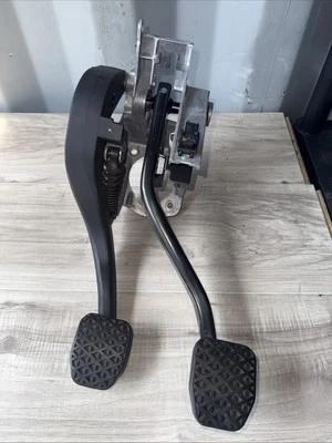 ✅ OEM BMW E92 E93 F22 F32 M4 M3 MANUAL TRANSMISSION Brake Clutch Pedal Assembly - Image 1 of 4