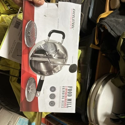 Molino de alimentos de acero inoxidable Cookpro 580 con 3 tamaños de molienda Foto 1 de 3