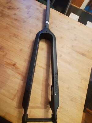 Garfo rígido TOSEEK carbono total MTB - Imagem 1 de 3