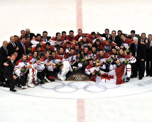 2010 Winter Olympics CANADA HOCKEY TEAM Glossy 8x10 Photo Gold Medal Print  - Image 1 of 1