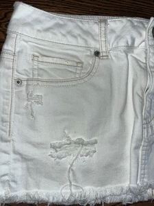 American Eagle Jean Skirt White Size 6 Mini Stretch Raw Hem Pockets Denim - Picture 1 of 8