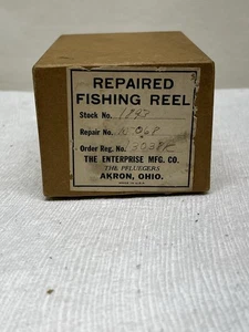 Vintage Pflueger Akron 1893 Bait Casting Fishing Reel Green Handle Level Wind - Picture 1 of 7
