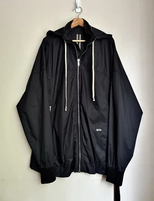 Cortavientos de montaña Rick Owens DRKSHDW SS21 de gran tamaño con cremallera de nailon Foto 1 de 4