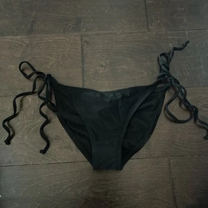 Dippin’ Daisy’s Bikini Bottom Black With Side Curling Ties With Ruched Back Sz M - Picture 1 of 5