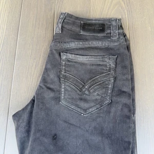 Jeans negros con hebilla para hombre 32x30 relajados rectos negros lavados denim elástico premium - Imagen 1 de 16