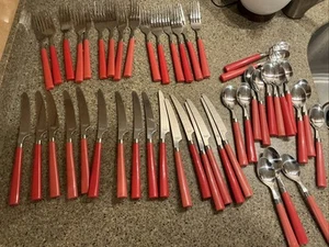Vintage Stainless Red Handled Flatware Set Of 47 Taiwan MCM - Picture 1 of 7