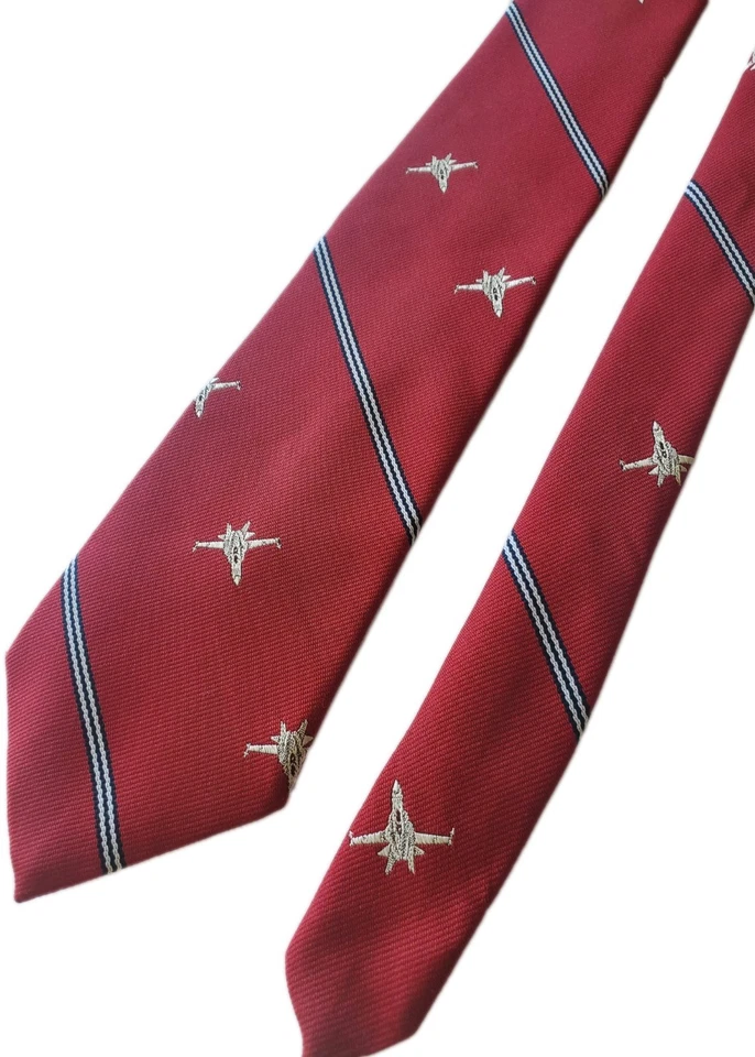 Corbata vintage Mcdonald Douglas roja con puntas F-18 Jets para hombre Foto 1 de 4