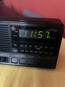 Vintage GE General Electric AM/FM Digital Alarm Clock Radio Model 7-4648B  - Picture 1 of 11