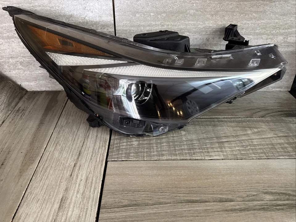 ✅ 2021 2022 2023 HYUNDAI ELANTRA HALOGEN LED HEADLIGHT RIGHT PASSENGER - Image 1 of 4