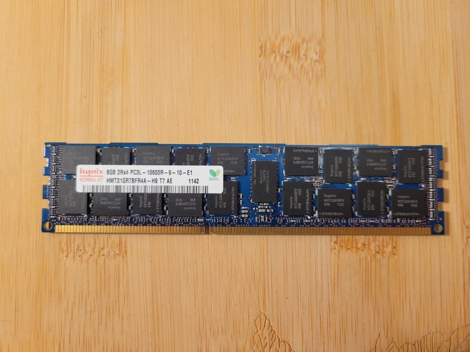 Memoria de servidor Hynix HMT31GR7BFR4A-H9 8 GB 2RX4 PC3L-10600R Foto 1 de 1