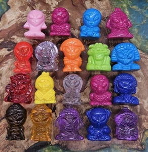 Gogo's Crazy Bones Aliens 1999 Magic Box inc. Bundle - Unpainted, Solid. - Picture 1 of 5