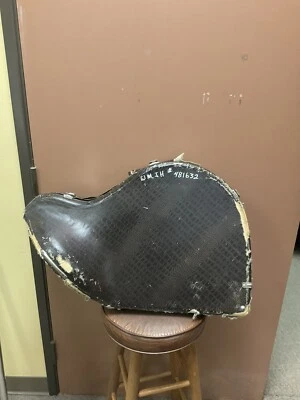 Doble cuerno francés con estuche rígido Foto 1 de 4