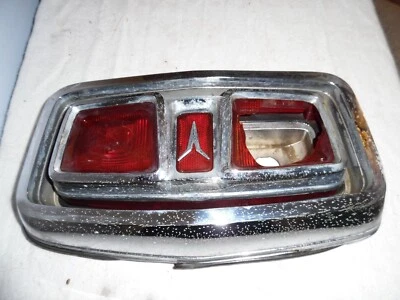 Carcasa de luz trasera derecha MoPar 1964 64 Plymouth Savoy Belvedere Fury P/N 2483050 Foto 1 de 4