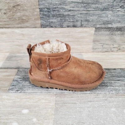 UGG Clásico Ultra Mini Niños Botines Talla 7 Castaño Gamuza Piel de Oveja Forrado Bota Foto 1 de 4