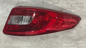 2015-2017 HYUNDAI SONATA Right Passenger Side Tail Light OEM 92402-C2000 - Picture 1 of 4