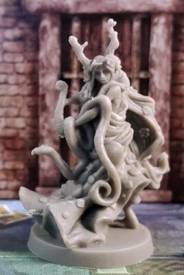 Dungeons & Dragons - Miniatura de fantasía - MD2 - Dryad / Elfo hembra Foto 1 de 4