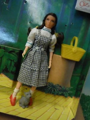 Bonecos MEGO WIZARD OF OZ 8" DOROTHY & TOTO - Imagem 1 de 4