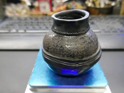 ancien petit pot en terre cuite,marquage sous base,H 8cm,P 172g - Photo 1/4