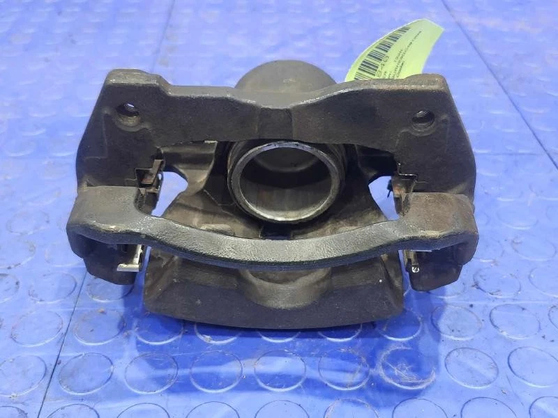 Conjunto de pinza de freno delantera izquierda lado del conductor Toyota Corolla 09-19 OEM Foto 1 de 4