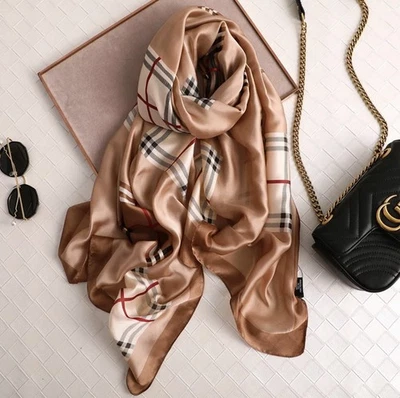 Bufanda larga de lujo ligera envoltura de seda. Foto 1 de 2