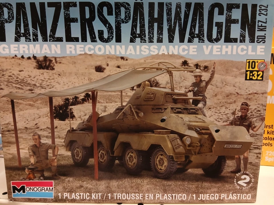 Monogram 85-7856 Panzerspahwagen Sd.Kfz.232  1/35 - Immagine 1 di 2