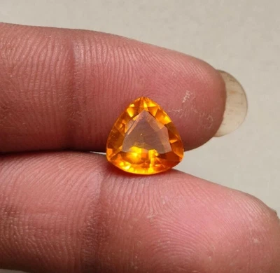 Oregon Sunstone 4.40 Ct. Copper Bearing Trillion Cut Loose Gemstone - Image 1 of 4